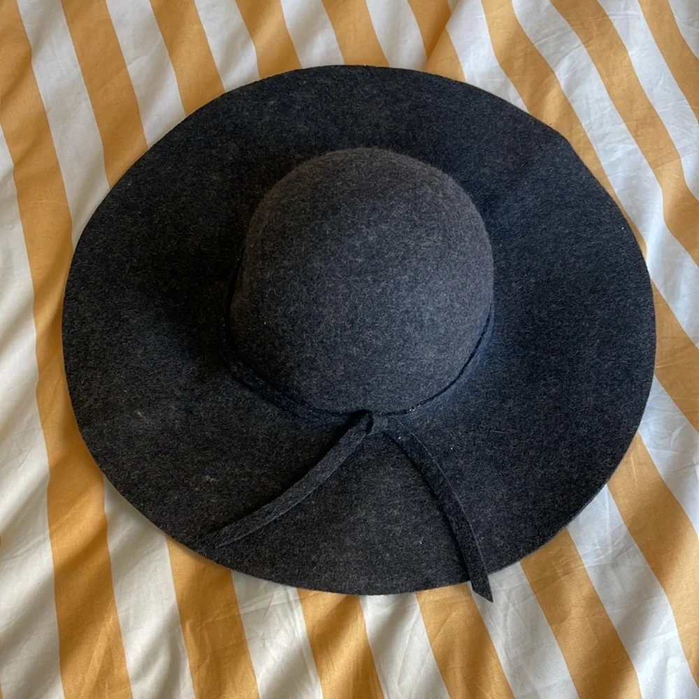 Wool brimmed hat